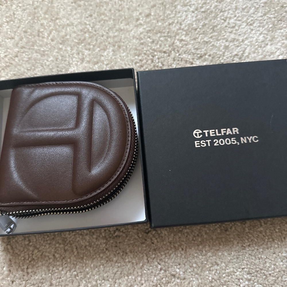 Telfar Wallet